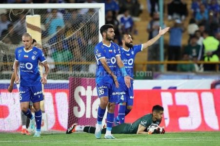 جلوی قهرمانی های ساختگی پرسپولیس را بگیرید