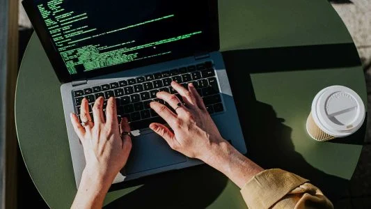 برنامه نویسی لپ تاپ مناسب برنامه نویسی