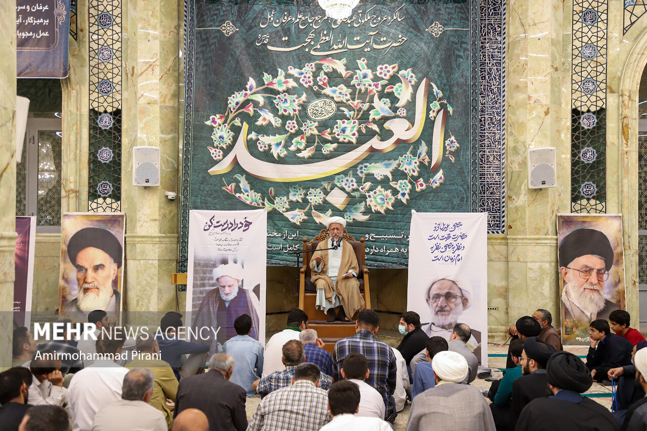 آیت الله بهجت با مجاهدت و تهذیب نفس تجلی بندگی و خلیفه اللهی بود - خبرگزاری نشر روز | اخبار ایران و جهان