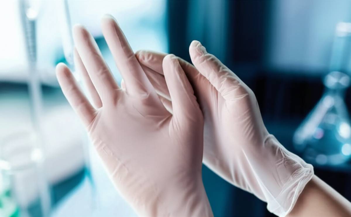 نقد و بررسی دستکش ونیل مدی اسمارت | مزایا، معایب و مشخصات